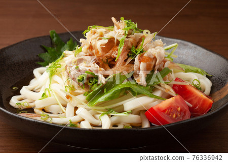 Cold ginger udon noodles Cold ginger udon noodles 76336942