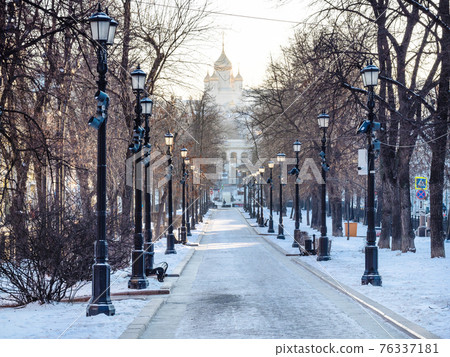 Petrovsky Boulevard in Moscow in winter morning 76337181