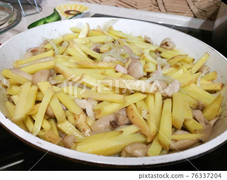 potato and mushrooms on the frying pan potato and mushrooms on the frying pan 76337204