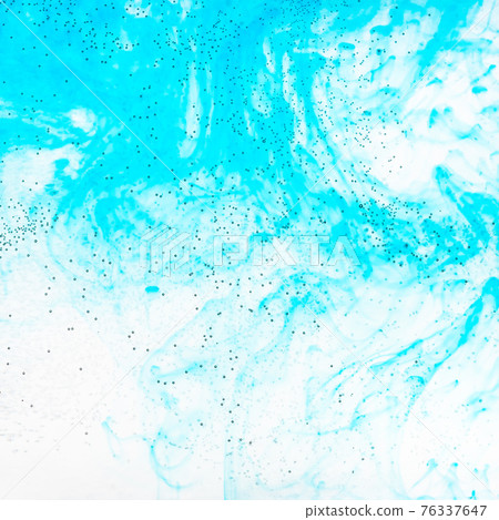 air bubbles and aquamarine watercolour flowing air bubbles and aquamarine watercolour flowing 76337647