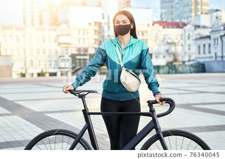 Pretty lady going to ride a bike early in the morning Pretty lady going to ride a bike early in the morning 76340045