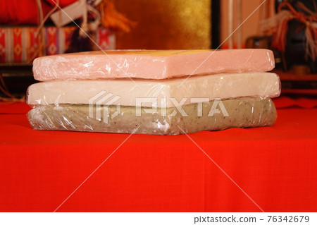 A rice cake A rice cake 76342679