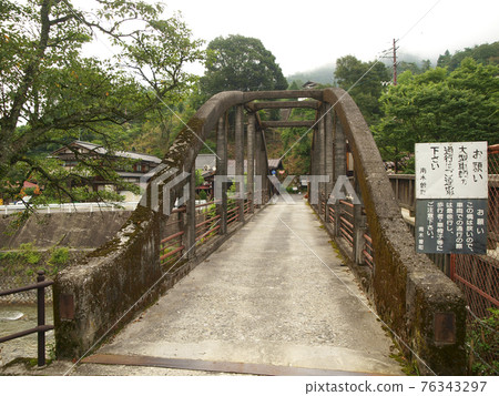 Omata Bridge in Tsumago-juku over the Araragi River Omata Bridge in Tsumago-juku over the Araragi River 76343297
