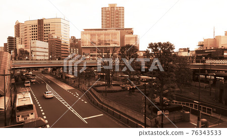 棕褐色色調世界（埼玉縣川口市風景、河口站東口風景） 76343533