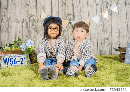 Image of a child taking a photo in the studio Image of a child taking a photo in the studio 76343551