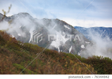 View from Kodake, Shirakami Mountains 76344942