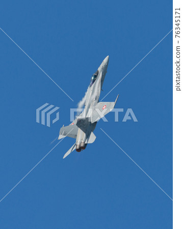 Swiss Air Force F / A-18C Hornet soars 76345171