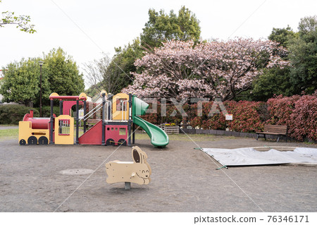 Small park with spring playset Small park with spring playset 76346171