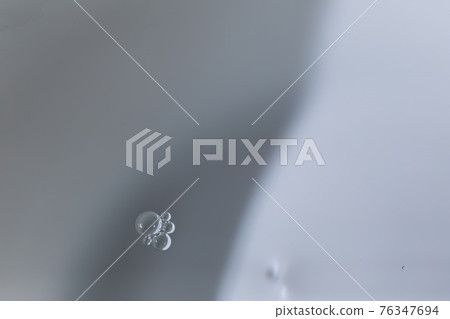 水氣泡，水面，水下，水質。健康，醫療保健，環境，生活方式和飲料的圖像。 76347694