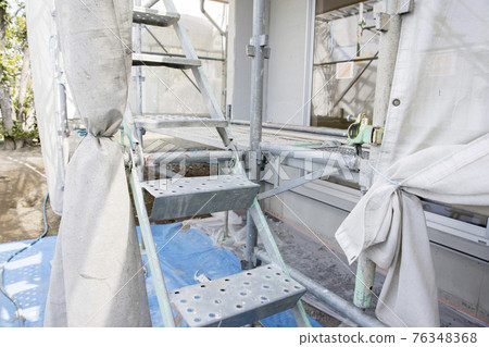 Scaffolding image of a house under construction 76348368