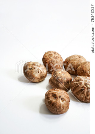 Fresh shiitake mushrooms, mushroom objects Fresh shiitake mushrooms, mushroom objects 76348537