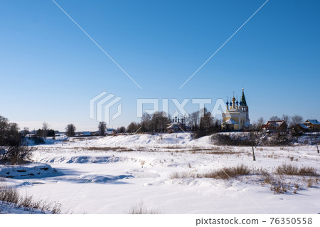Dunilovo village, Ivanovo region on a sunny winter day. Dunilovo village, Ivanovo region on a sunny winter day. 76350558