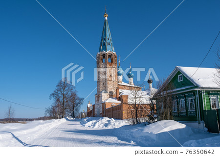 Annunciation Cathedral in the village of Dunilovo, Ivanovo region on a sunny winter day. Annunciation Cathedral in the village of Dunilovo, Ivanovo region on a sunny winter day. 76350642