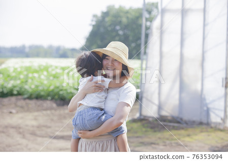 Family parent and child 76353094