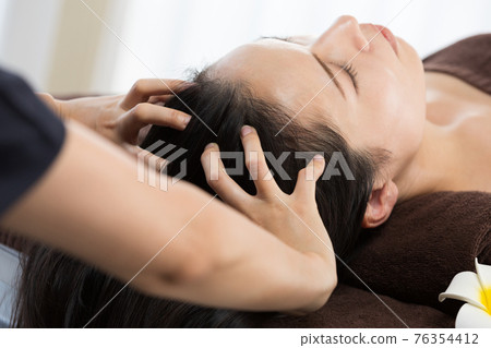 頭部按摩 76354412