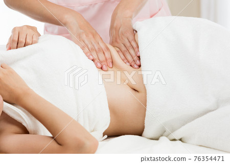 Tummy oil massage Tummy oil massage 76354471