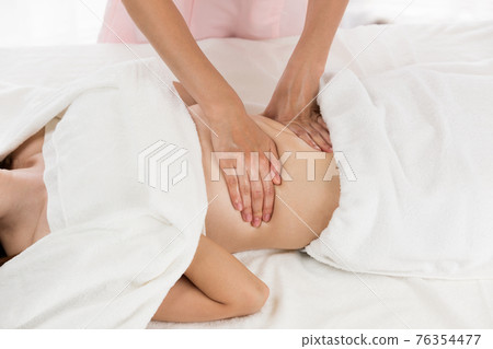 Tummy oil massage Tummy oil massage 76354477