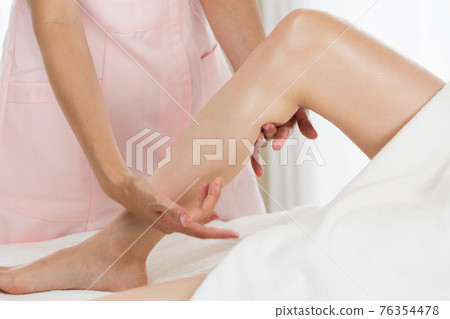 Calf massage Calf massage 76354478