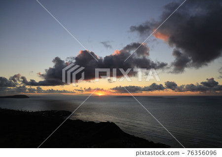 [USA] Hawaii Honolulu sunrise, beautiful sea and blue sky 76356096