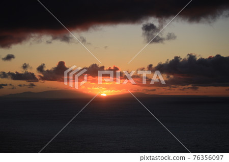 [USA] Hawaii Honolulu sunrise, beautiful sea and blue sky 76356097