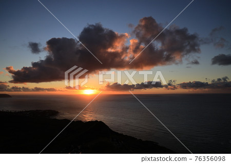 [USA] Hawaii Honolulu sunrise, beautiful sea and blue sky 76356098