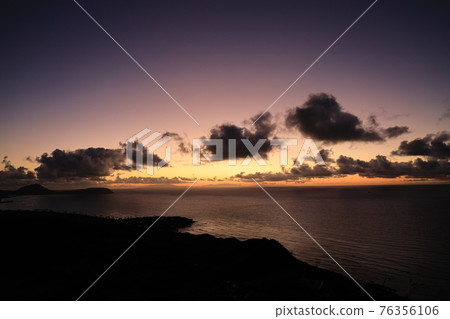 [USA] Hawaii Honolulu sunrise, beautiful sea and blue sky 76356106