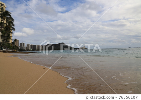 [USA] Hawaii Honolulu sunrise, beautiful sea and blue sky 76356107