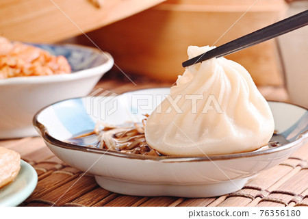 Xiao Long Tang Bao-Steamed pork soup dumpling 76356180