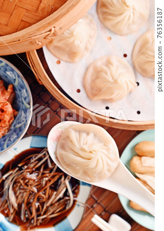 Xiao Long Tang Bao-Steamed pork soup dumpling 76356187