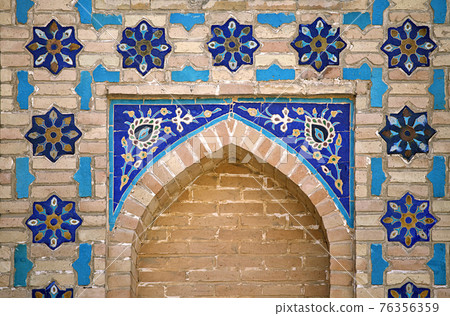 Ornate window niche in the wall, Uzbekistan Ornate window niche in the wall, Uzbekistan 76356359
