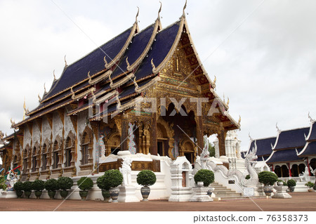 Sculpture, architecture and symbols of Buddhism 76358373