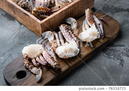 Fresh raw Blue Swimming Crab ocean gourme parts, on gray background 76358725