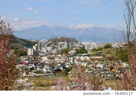 Hanamiyama / Sakura / Fukushima City distant view (Fukushima Prefecture / Fukushima City) 76360117