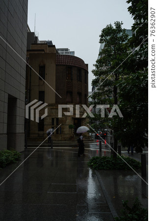 大阪北濱的風景/下雨的商業區 76362907