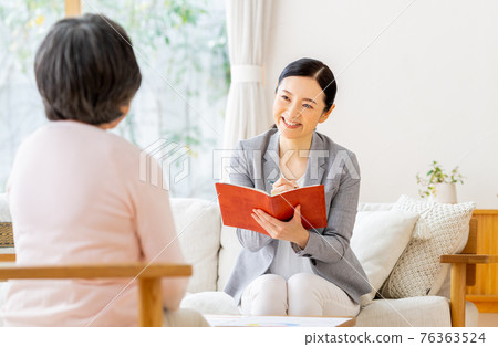 A middle-class business woman who works for senior women 76363524