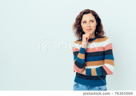 Portrait young woman wearing casual outfit having an idea 76365004