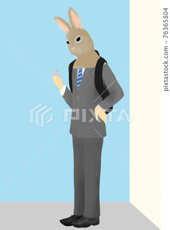一個穿著西裝、背著背包、看著智能手機的兔子頭的年輕人 76365804
