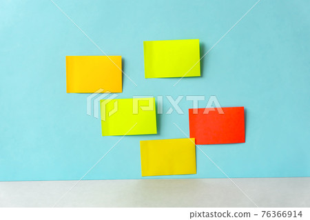 Sticky notes on the wall 76366914