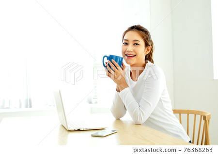 Young woman, lifestyle Young woman, lifestyle 76368263