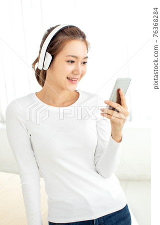 Young woman, lifestyle Young woman, lifestyle 76368284