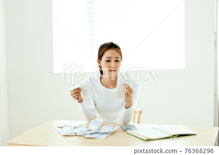 Young woman, lifestyle Young woman, lifestyle 76368296