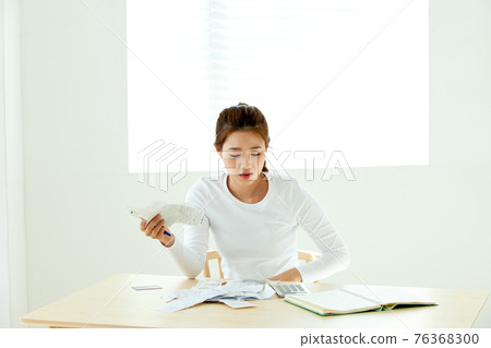 Young woman, lifestyle Young woman, lifestyle 76368300