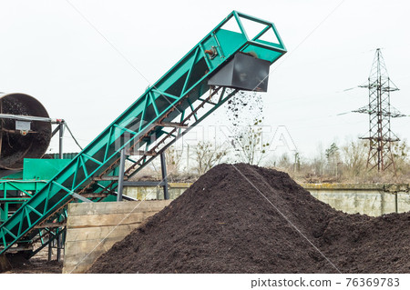 Producing organic soil at industrial compost plant 76369783