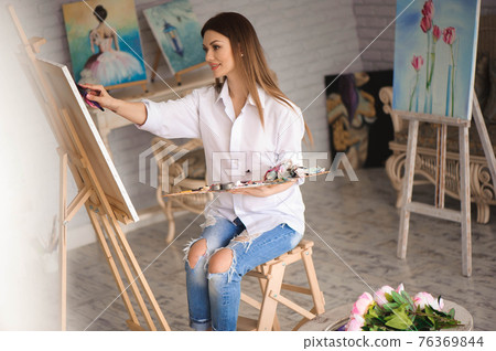 girl focusing on art canvas while painting 76369844