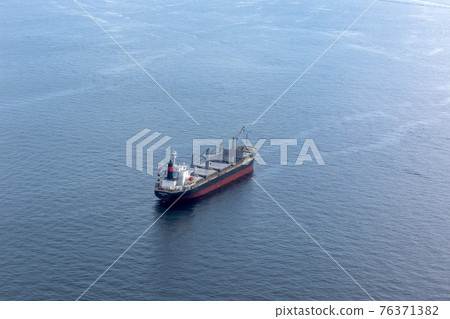 Bulk cargo ship 76371382