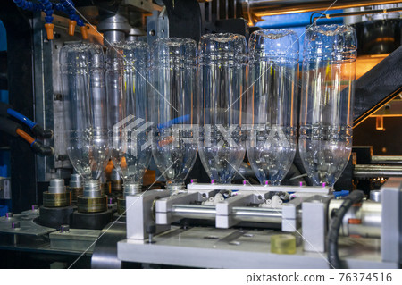 The  PET bottle in the blowing mold machine.  76374516