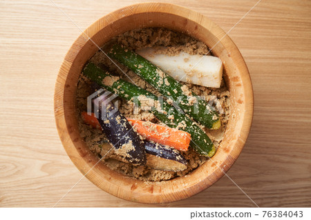米糠地板醃製的米糠 米糠地板醃製的米糠 76384043