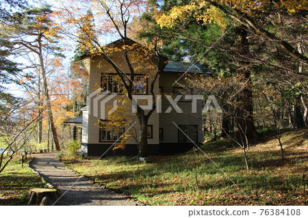 Fumimaro Konoe's villa quietly built along the national highway in Karuizawa 76384108