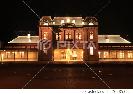 鹿兒島本線門司站的夜景 76385804