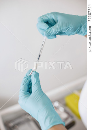 Homan hold corona virus vaccine in her hands Homan hold corona virus vaccine in her hands 76387744